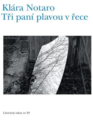 Tři paní plavou v řece